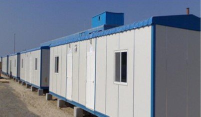 Professional modular staff accommodation building with exterior AC units and high-quality prefab wall finishing.