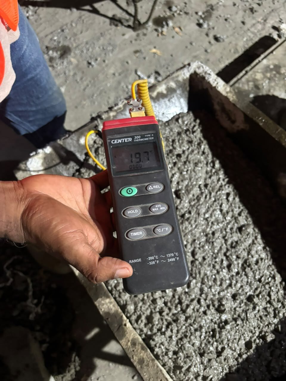 Fresh concrete temperature measurement